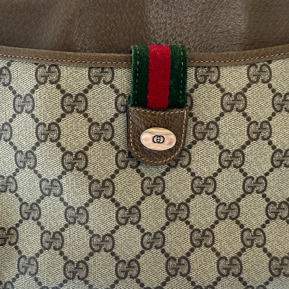 Gucci Beige Brown GG Canvas Crossbody with Green-Red clasp - Picture 4 of 9